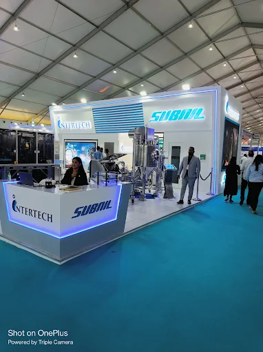 Custom trade show exhibit with branded counters and screen-based demonstrations